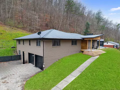 584 Trimble Branch Rd, Prestonsburg, KY 41653