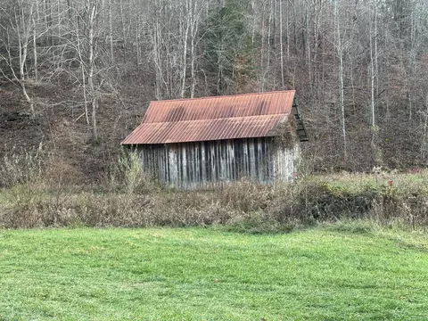 9999 Jones Fork Rd, Woollum, KY 40906