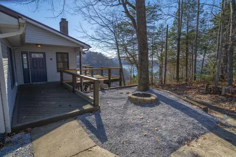 1412 W Old Jamestown Rd, Russell Springs, KY 42642