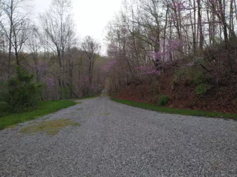 68 Sandhill Rd, Manchester, KY 40962