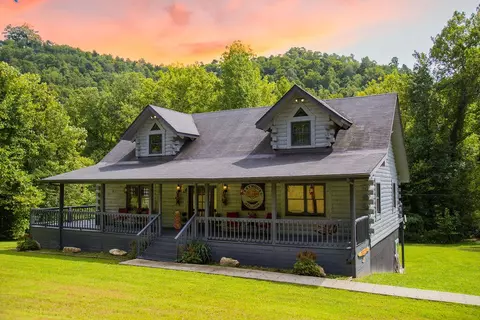 2945 Cat Creek Rd, Stanton, KY 40380