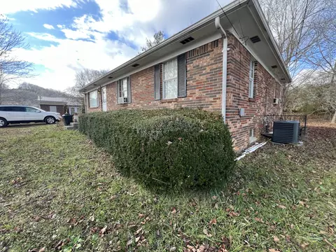 210 S High St, Burkesville, KY 42717