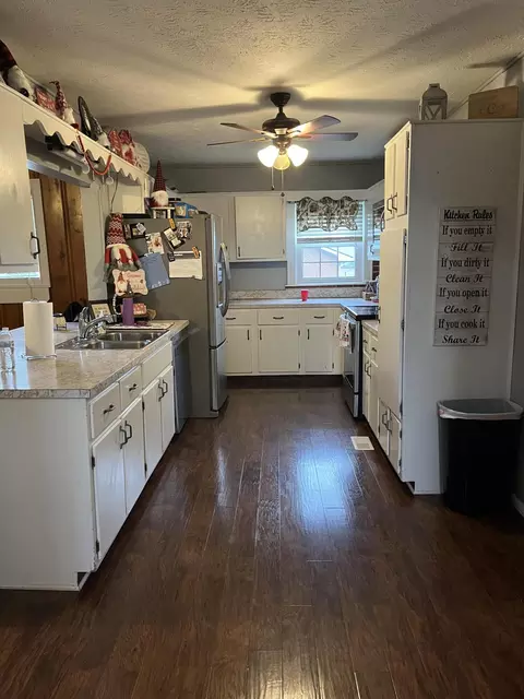 647 N Kentucky 7, Sandy Hook, KY 41171 photo 8