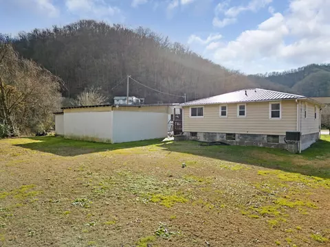 9813 Ky-122, Mcdowell, KY 41647 photo 4