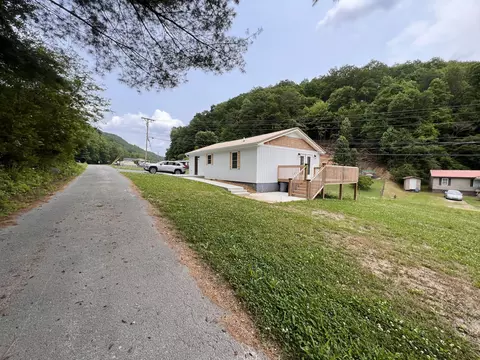 93 Tanyard Lp, Pineville, KY 40977