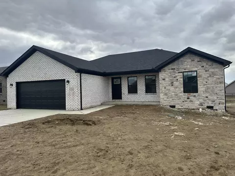124 Stillwater Dr, Berea, KY 40403