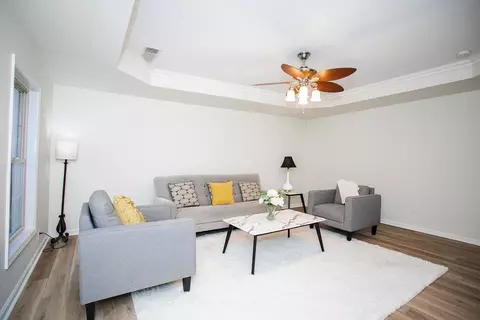 Living - 132 Commerce Dr, Berea, KY 40403 photo 2 of 3