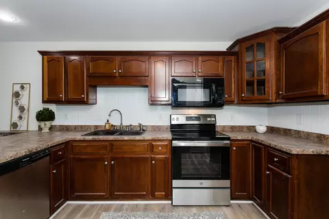 Kitchen - 132 Commerce Dr, Berea, KY 40403 photo 5 of 5