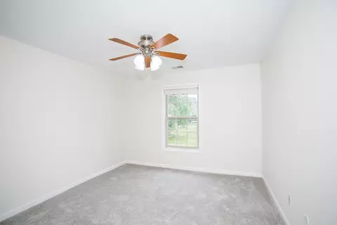 Bedroom - 132 Commerce Dr, Berea, KY 40403 photo 5 of 9