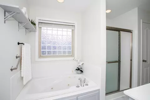 Bath - 132 Commerce Dr, Berea, KY 40403 photo 1 of 6