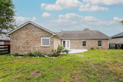 Exterior - 132 Commerce Dr, Berea, KY 40403 photo 5 of 9