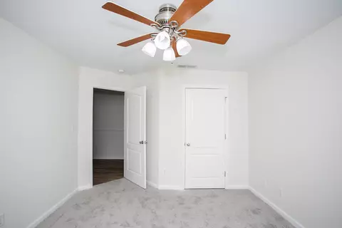 Bedroom - 132 Commerce Dr, Berea, KY 40403 photo 4 of 9