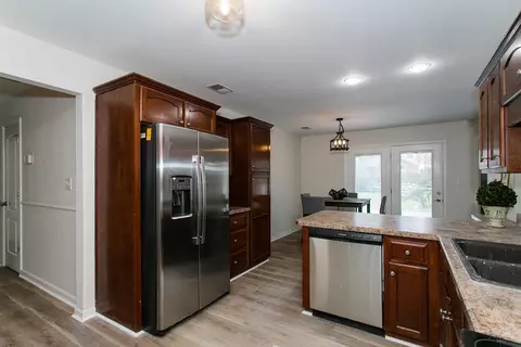 Kitchen - 132 Commerce Dr, Berea, KY 40403 photo 3 of 5