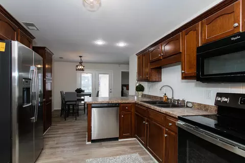 Kitchen - 132 Commerce Dr, Berea, KY 40403 photo 2 of 5