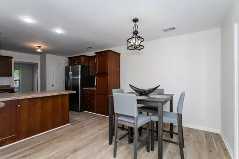 Dining - 132 Commerce Dr, Berea, KY 40403 photo 1 of 3