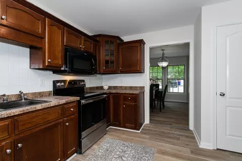 Kitchen - 132 Commerce Dr, Berea, KY 40403 photo 4 of 5