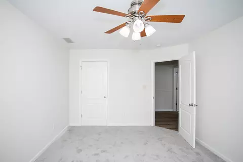 Bedroom - 132 Commerce Dr, Berea, KY 40403 photo 6 of 9
