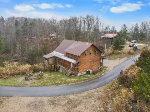 122 Lakeside Dr, Campton, KY 41301