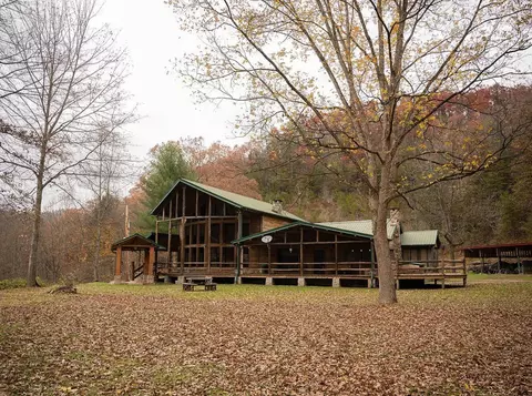 1111 Water Branch Rd, Elkhorn City, KY 41522