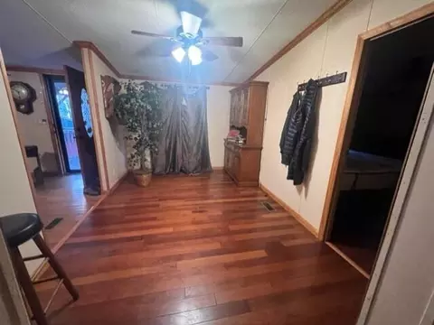 88 Sly Branch Rd, Topmost, KY 41862
