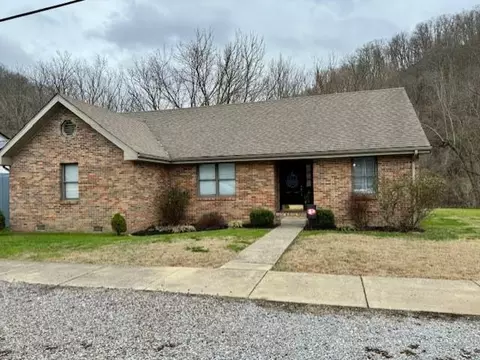 686 Riverside Dr, Prestonsburg, KY 41653