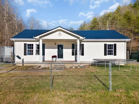 11 Tobacco Rd, Sitka, KY 41255