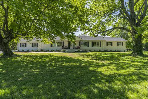 3260 Haley Rd, Lexington, KY 40516