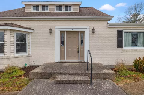231 E Grundy Ave, Springfield, KY 40069 photo 2