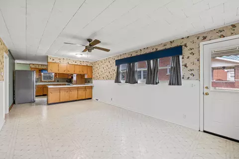 231 E Grundy Ave, Springfield, KY 40069 photo 14
