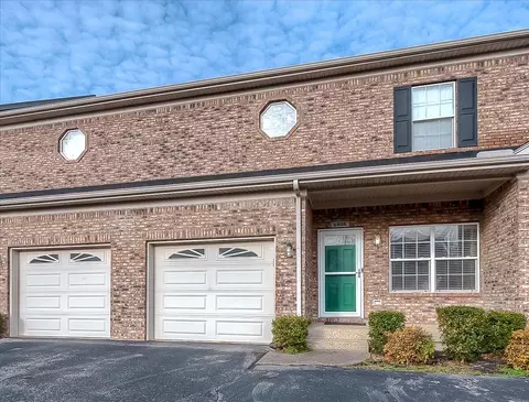 6806 Wynde Manor Dr, Louisville, KY 40228