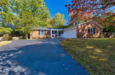 3033 Montavesta Rd, Lexington, KY 40502