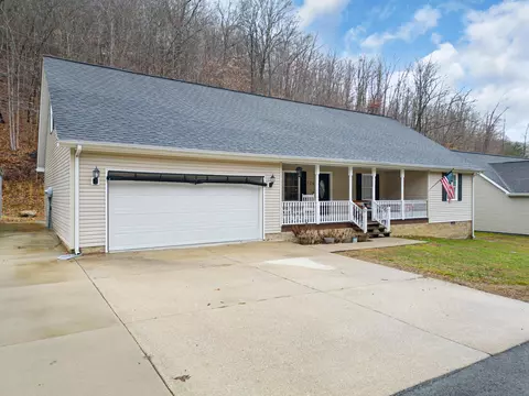 126 Stoney Brook Dr, Van Lear, KY 41265