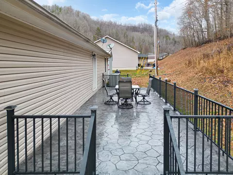 126 Stoney Brook Dr, Van Lear, KY 41265 photo 37