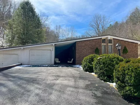 156 Davidson Dr, Carrie, KY 41725