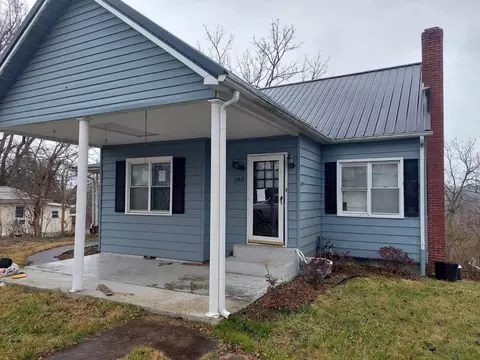 390 W Cedar Grove Rd, Irvine, KY 40336