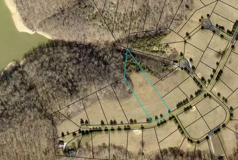 800 E Coffey Rd, Russell Springs, KY 42642