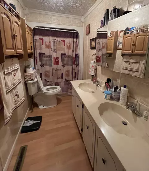 Bath - 33 Baker Rd, Keavy, KY 40737 photo 1 of 1