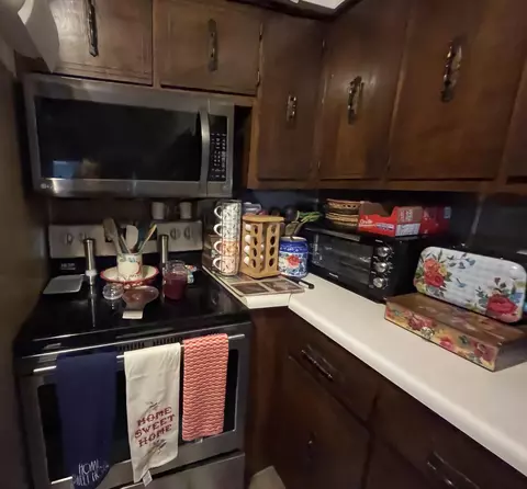 Kitchen - 33 Baker Rd, Keavy, KY 40737 photo 2 of 3