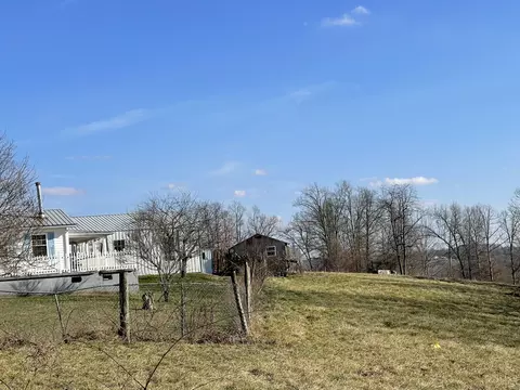 Exterior - 33 Baker Rd, Keavy, KY 40737 photo 11 of 15
