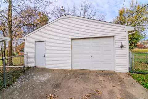 103 E Grundy Ave, Springfield, KY 40069 photo 2