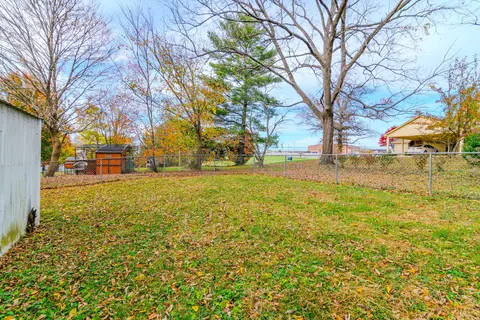 103 E Grundy Ave, Springfield, KY 40069 photo 3