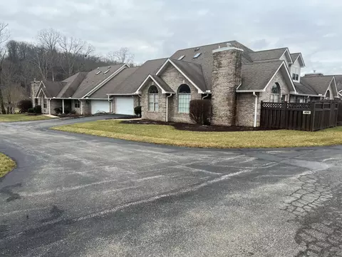 414 Village Dr, Morehead, KY 40351