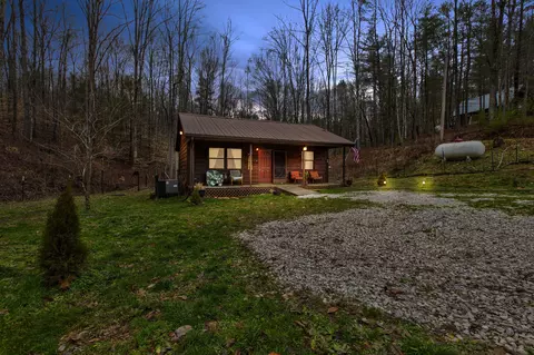 577 Midnight Pass Rd, Wellington, KY 40387