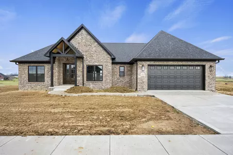 211 Berkley Hall Dr, Berea, KY 40403