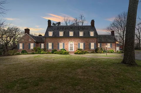 7 Deepwood Dr, Lexington, KY 40505