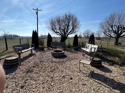 Exterior - 1385 Pole Bridge Rd, Nancy, KY 42544 photo 5 of 14