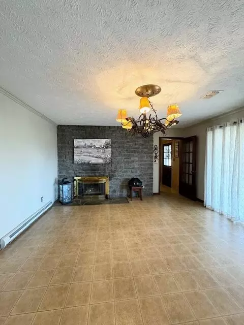 Living - 1385 Pole Bridge Rd, Nancy, KY 42544 photo 3 of 3