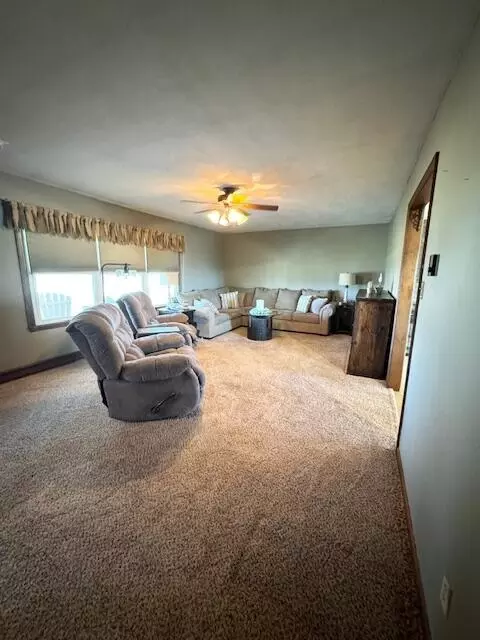 Living - 1385 Pole Bridge Rd, Nancy, KY 42544 photo 1 of 3