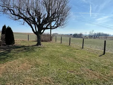 Exterior - 1385 Pole Bridge Rd, Nancy, KY 42544 photo 6 of 14