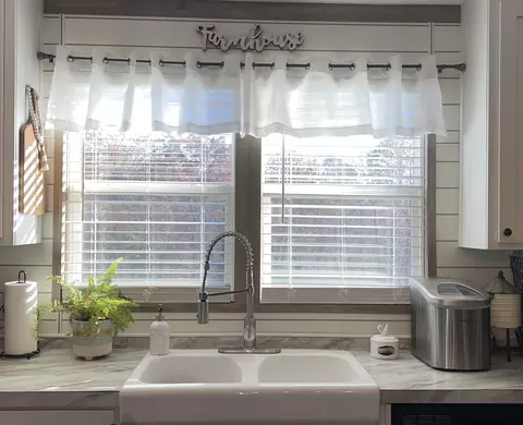 Kitchen - 170 Patsy Rd, Irvine, KY 40336 photo 1 of 6